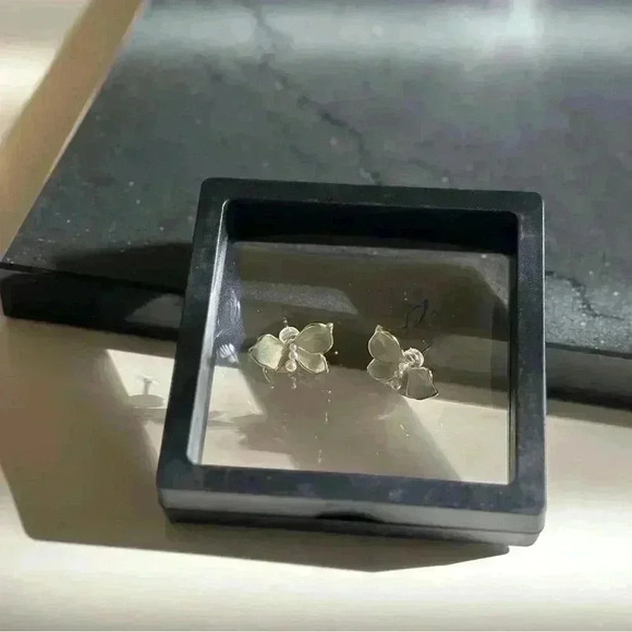 Romantic Gradient Butterfly With Pearls Earrings - Picture 7 of 8